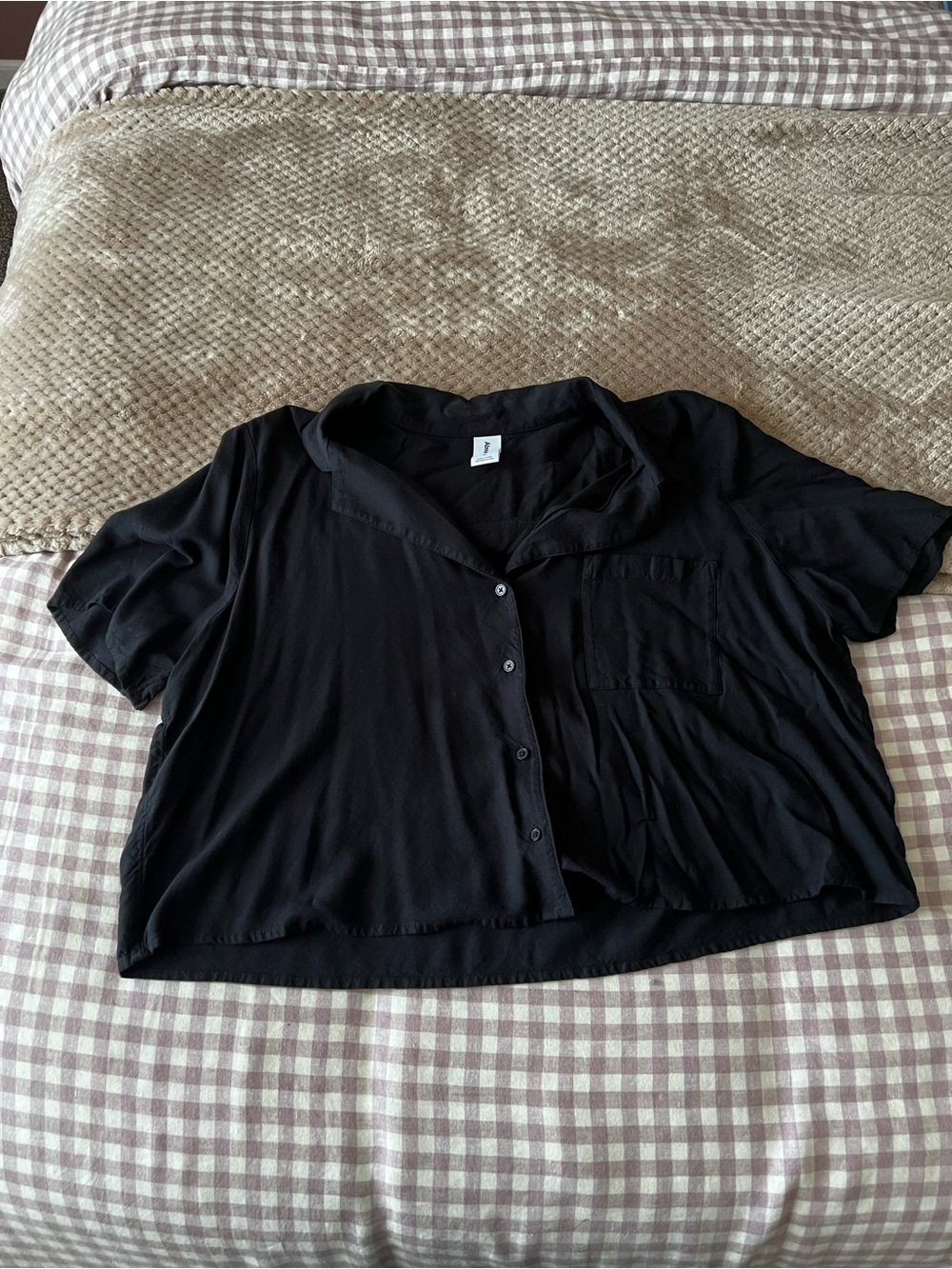 Abound Crop Short Sleeve Button Down Top